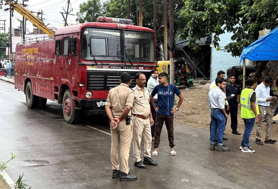Gas line burst during digging of electric pole, repair work started