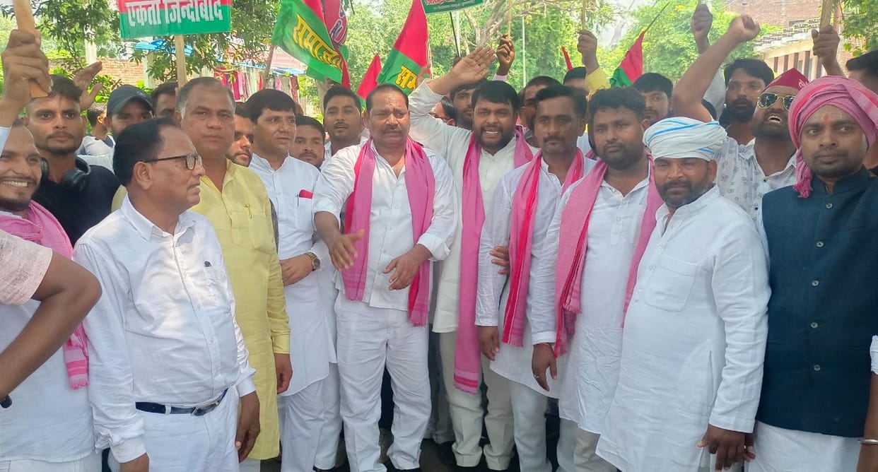 Soldiers stage sit-in against government policies