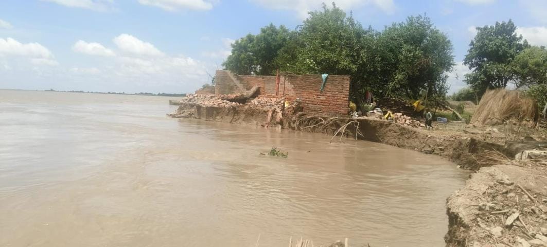 Erosion causes huge destruction, Saryu is swallowing houses and farms
