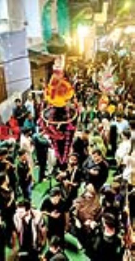 The mourners became sad after visiting the Alam and the coffin