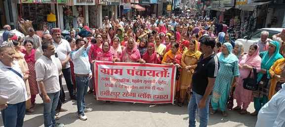 People from Panchayats outside Hamirpur development block took to the streets