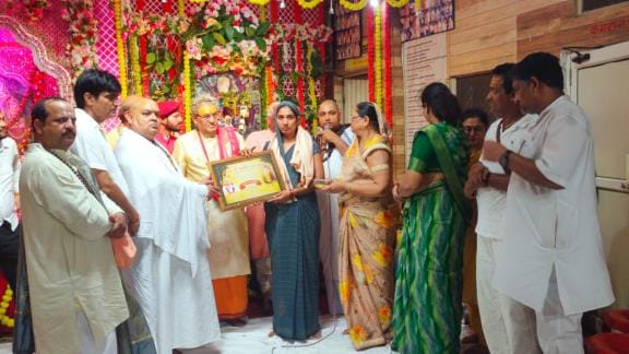 Vrindavan immersed in classical singing, wives of brave martyrs were honored