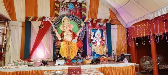The puja pandals kept resonating with the chants of Ganpati Bappa