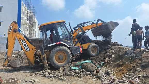 Six houses completely damaged in Kanthal Panchayat due to landslide
