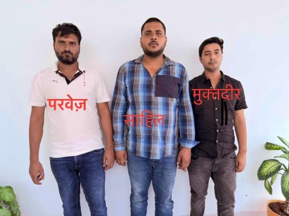Three fraudsters arrested for tampering with ATMs and withdrawing money