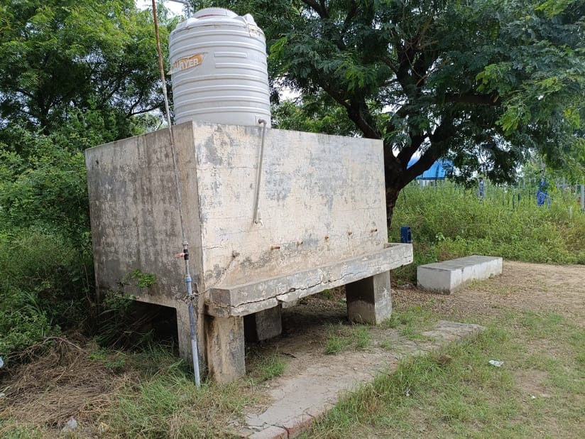 There is no provision of toilet and drinking water for passengers at Pirthala-Lalauda railway station