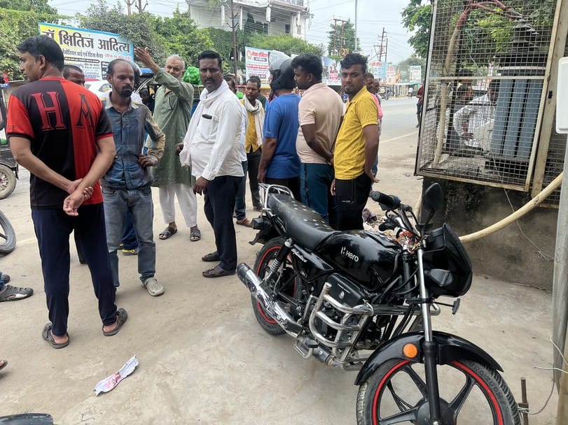 Elder brother dies after being hit by a dumper, younger brother is in critical condition