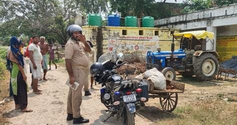 The secretary arrived with the police but the Panchayat Bhawan was not vacated