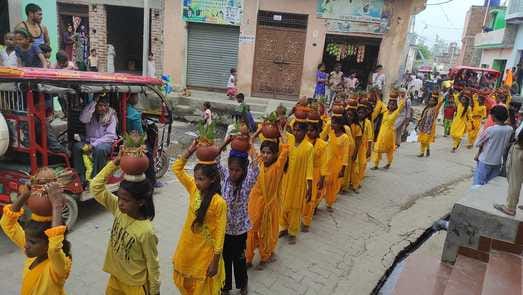 Kalash Yatra taken out before Shrimad Bhagwat Katha