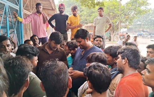 40 thousand rupees stolen by breaking the locks of three shops in the market