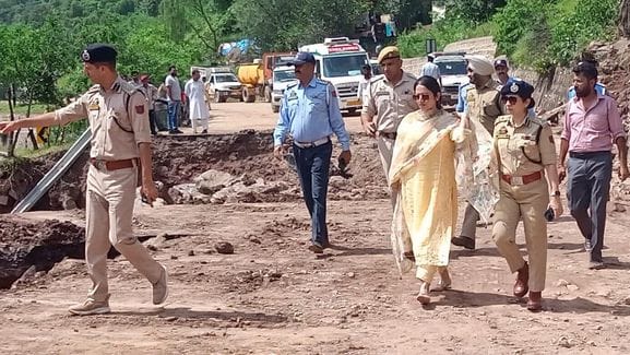 Udhampur, DC Saloni Rai, DIG Sara Rizwi, Visit Rain Effected Areas