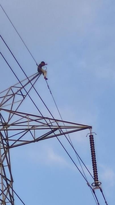 A young man climbed a power grid tower after his girlfriend's marriage was fixed elsewhere