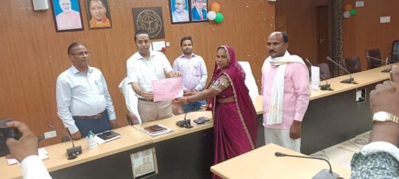 Siddharthnagar News: Recounting on court orders, Rita becomes District Panchayat member