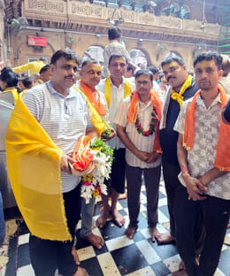 A group of devotees left from Bilsi for Govardhan-Vrindavan