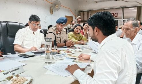 Order to chargesheet the nagar panchayat secretary who gave notice to demolish the house