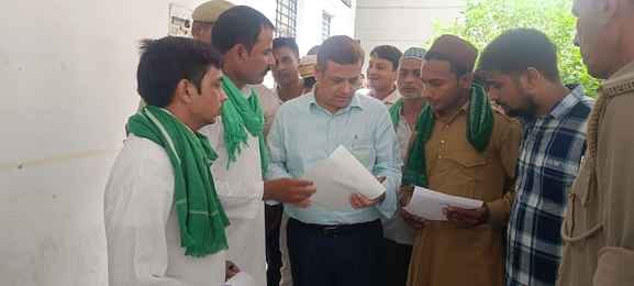 Demand for withdrawal of cases filed against weavers