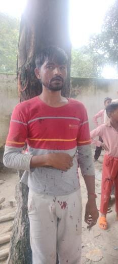 A girl going to school was kidnapped, a villager saved her