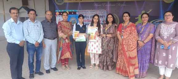 Student Simranjit and teacher Ekta Verma received the honor