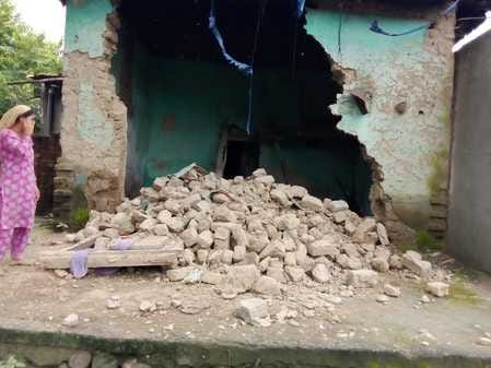 House collapsed in Behlan Manjru, loss of lakhs