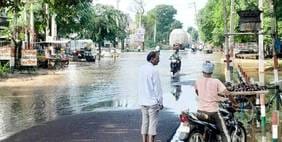 The problem of waterlogging in Lahriyan remains the same for four days