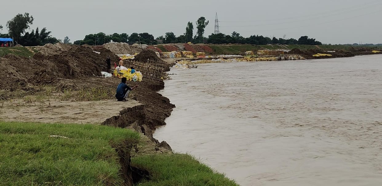 Siddharthnagar News: Villagers heaved a sigh of relief as erosion stopped due to rising water level