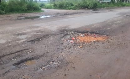 Waiting for the rain to stop for the renovation of Bijnor-Moradabad State Highway
