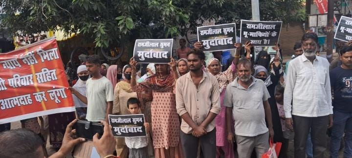 Politics heated up in the graveyard land issue, slogans of 'Murdabad' raised