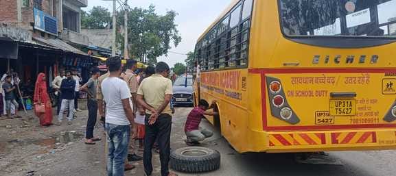 The wheel of a school bus carrying 40 students came off and collided with an e-rickshaw