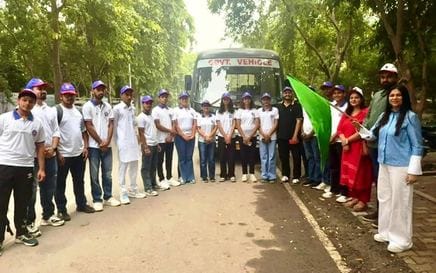 NSS volunteers leave to participate in street play