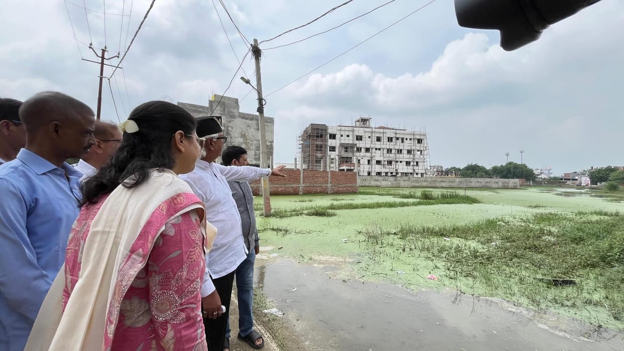 MLA reached Faizullahganj, scolded officers over waterlogging