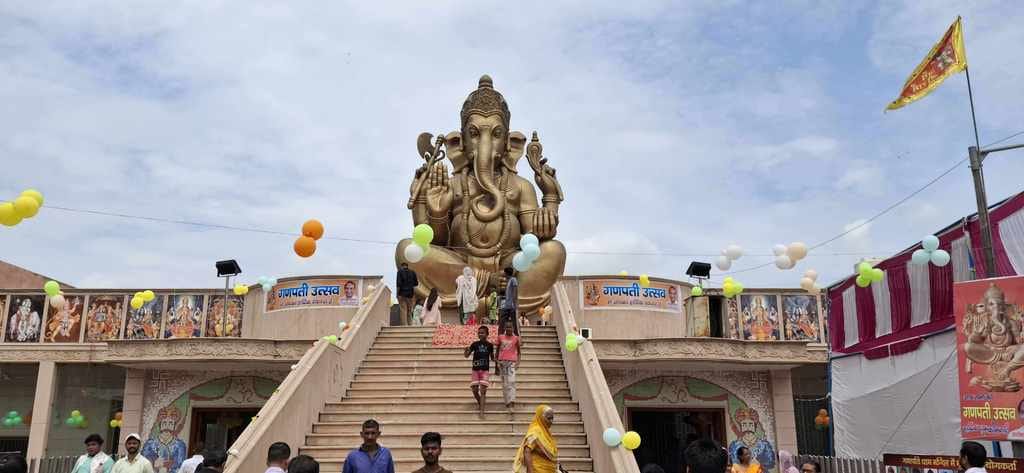 People danced to the tune of Mangal Murti, Bappa's fame everywhere
