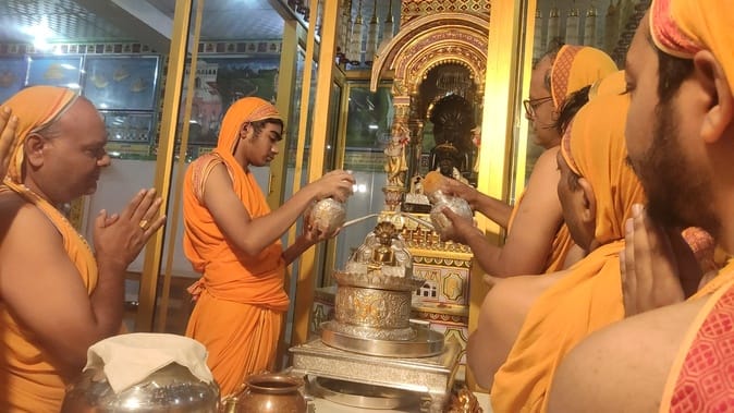 Every living being should have a simple nature: Gopal