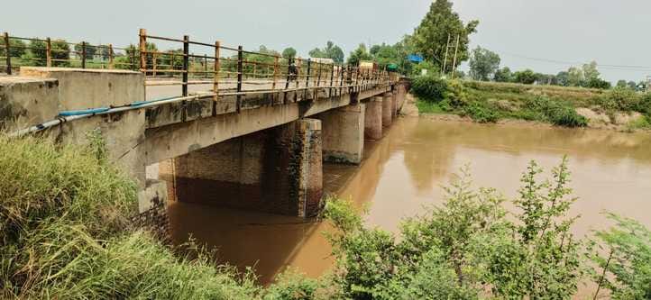Ghaggar's water level decreased, soil bags are being filled as a precaution
