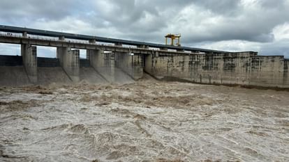 18 Gates Of Hathinikund Barrage Opened, Danger Of Flood In Delhi - Yamuna Nagar News - Yamuna Nagar News:हथिनीकुंड बैराज के 18 गेट खुले, दिल्ली में बाढ़ का खतरा
