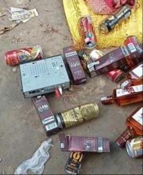 Cash and liquor stolen by breaking the locks of shops