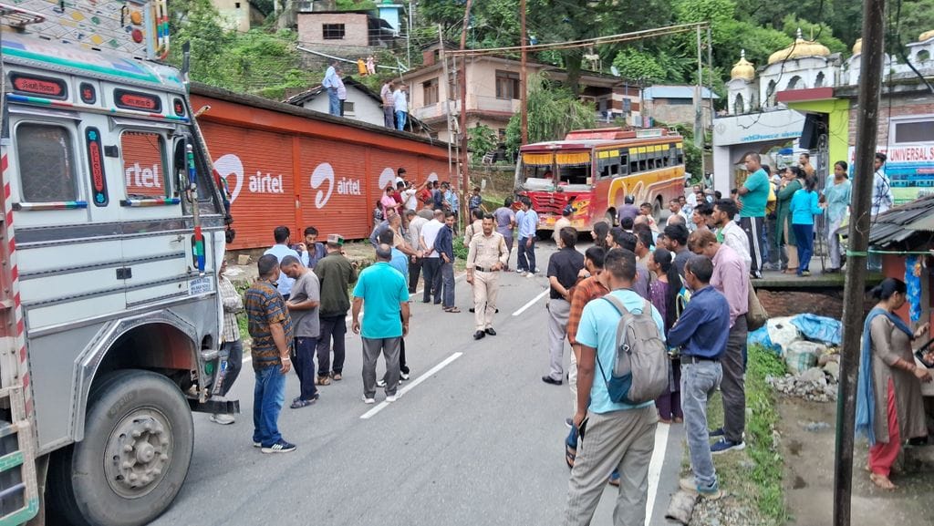 Private bus-truck collides heavily, six passengers including driver injured
