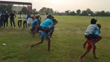Siddharthnagar News: Amit won the gilli danda race, Manu and Kaif won the pittu race