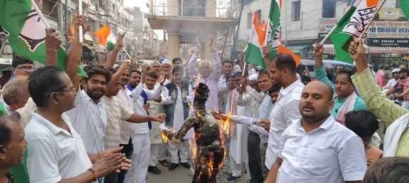 Bihar News: मुजफ्फरपुर में कांग्रेस कार्यकर्ताओं का विरोध प्रदर्शन, BJP पर लगाया लोकतंत्र पर हमला करने का आरोप