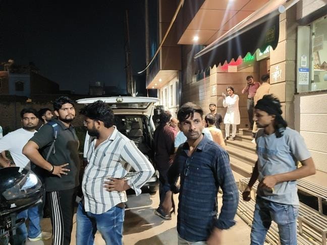Teenager dies, uproar ensues accusing of stopping treatment