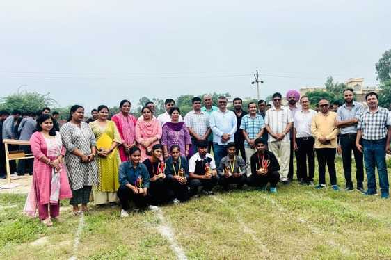 Enthusiasm shown in the race, Nitin and Geetika came first