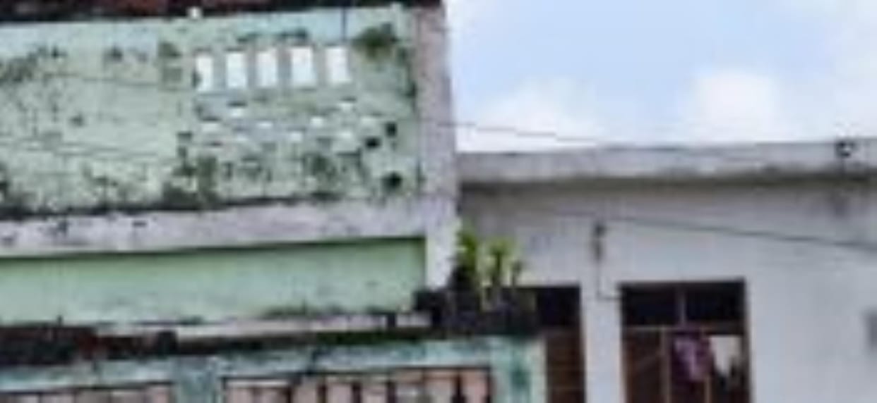 Siddharthnagar News : High tension wires near houses, life in danger