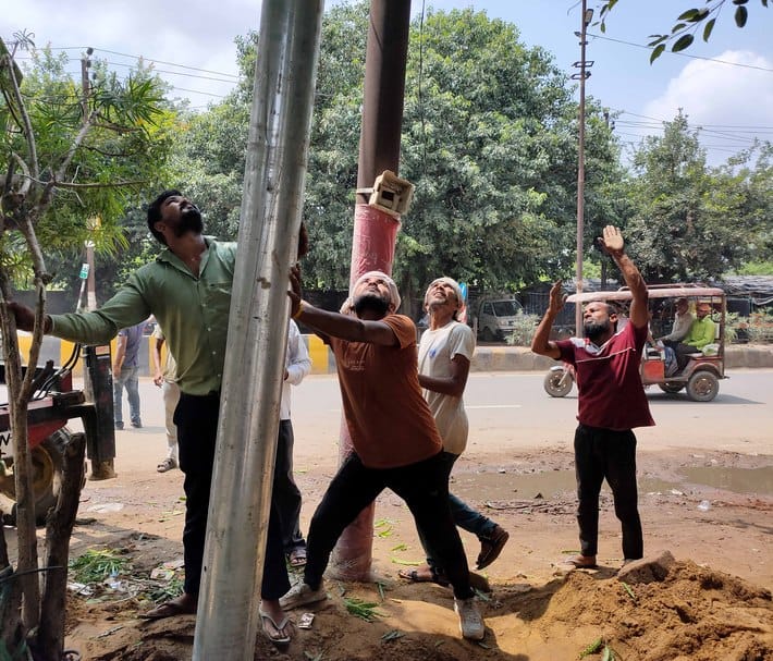 Electricity supply remained disrupted for six hours in more than ten colonies of Khurja Nagar