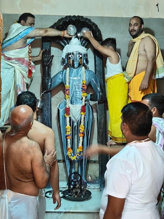 The King of Braj Dauji Maharaj was anointed with Panchamrit and medicines