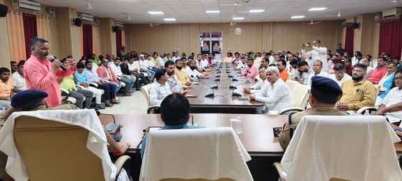 Emphasis on coordination in the officer-businessman conference in Police Lines
