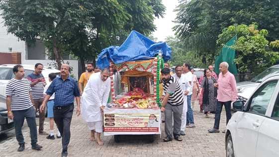 Prabhatpheri was welcomed with a shower of flowers