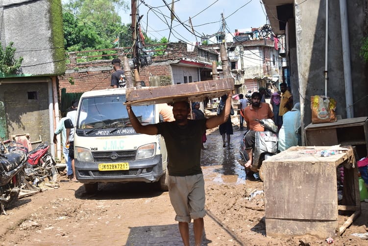 After Flash Flood, Water Enter Houses, 150 Houses Collapse