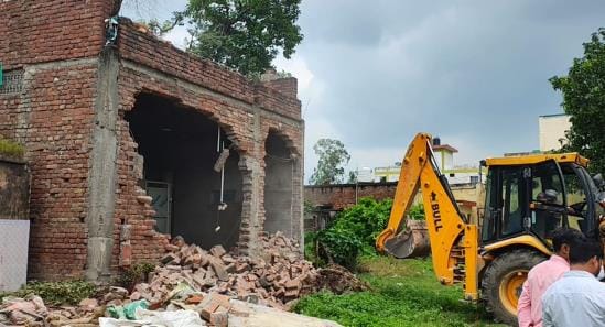 44 houses were demolished in the presence of officers and police