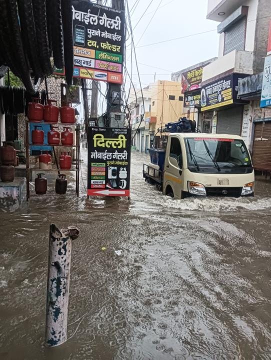 Light to moderate rain in many districts due to the effect of western disturbance and monsoon line