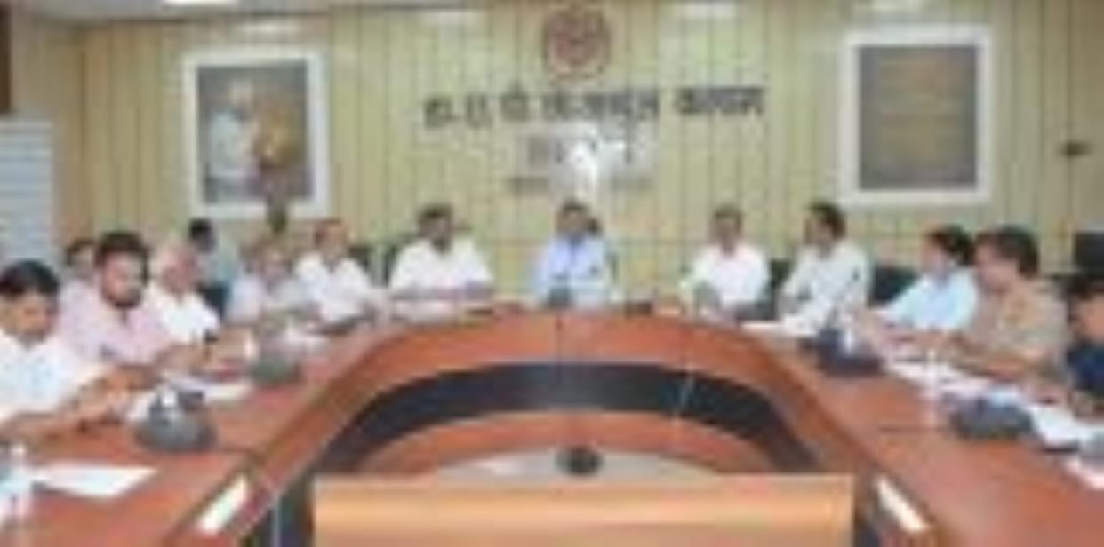 Udyog Bandhu.... Problems of Sarojininagar, Amausi industrial areas discussed again in the meeting