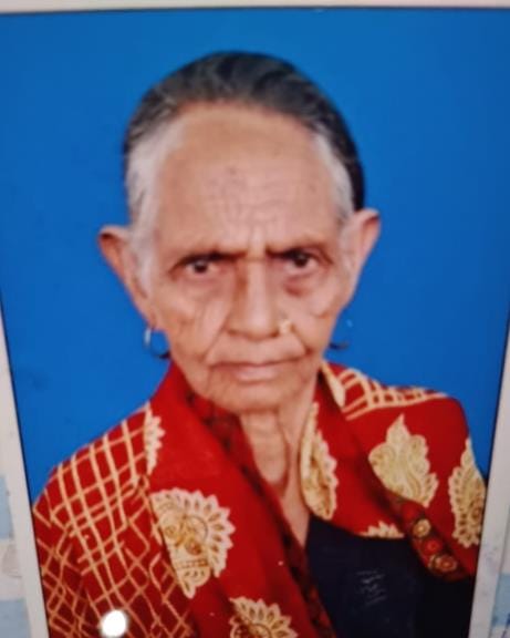 An old man was killed by hitting him with an axe on his neck in Firozabad